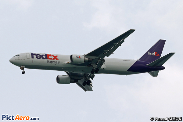 Boeing 767-3S2F (FedEx)