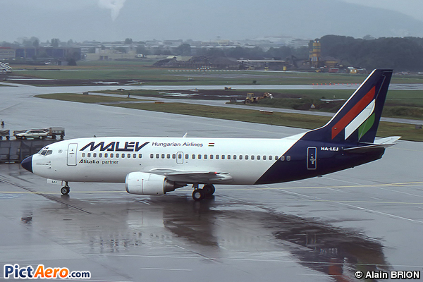 Boeing 737-3Q8 (Malév Hungarian Airlines)
