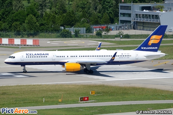 Boeing 757-223/WL (Icelandair)