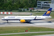 Boeing 757-223/WL (TF-ISS)