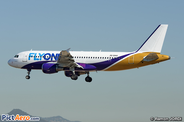 Airbus A320-211 (Fly One)