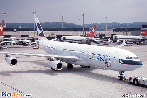 Airbus A340-211 (Cathay Pacific)