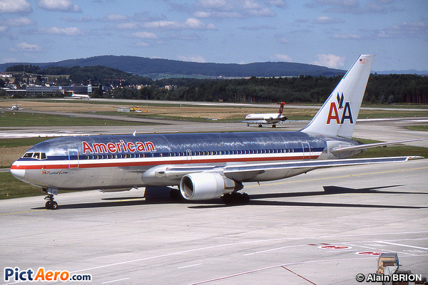 Boeing 767-222 (American Airlines)