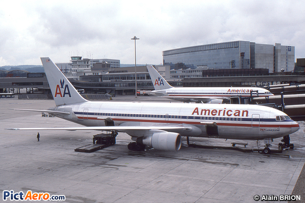 Boeing 767-223 (American Airlines)
