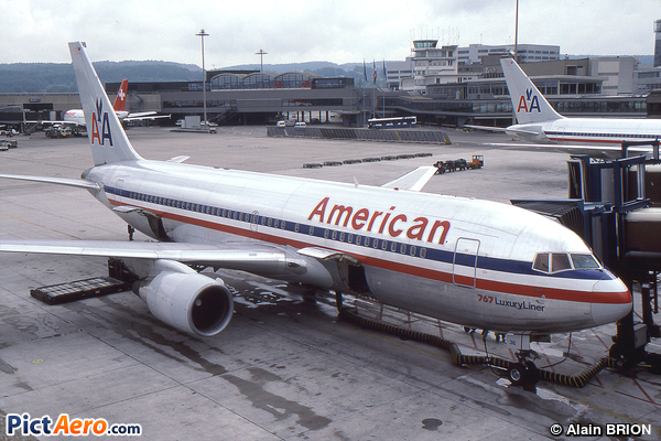 Boeing 767-223 (American Airlines)