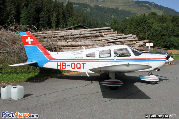 Piper PA-28-181 Archer III (Alpine Flugschule Zweisimmen)