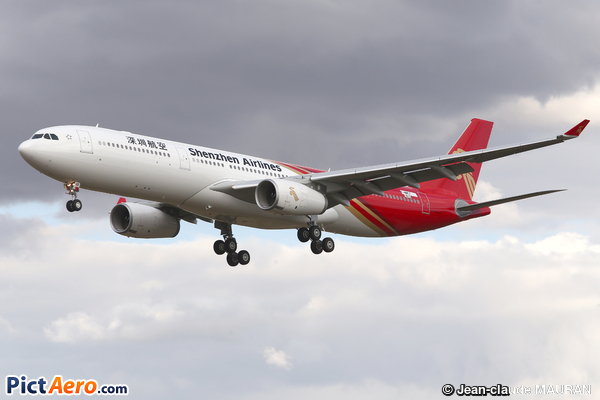 Airbus A330-323 (Shenzhen Airlines)