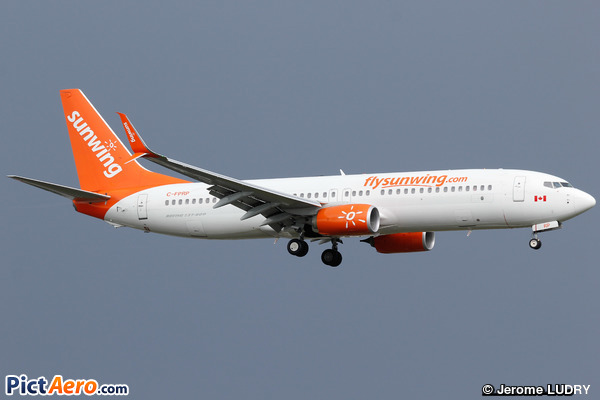 Boeing 737-8FH (Sunwing Airlines)