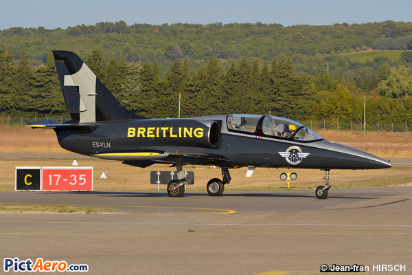Aero Vodochody L-39C Albatros (Breitling Apache Jet Team)
