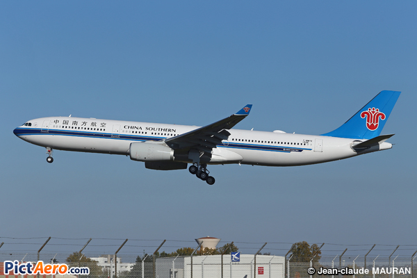 Airbus A330-302 (China Southern Airlines)