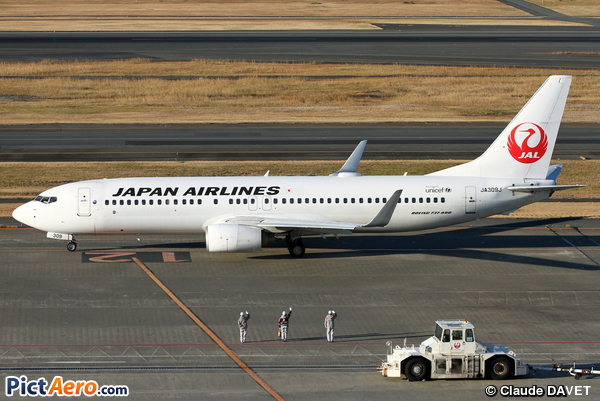 Boeing 737-846 (Japan Airlines (JAL))