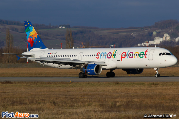 Airbus A321-211 (Small Planet Airlines Poland)