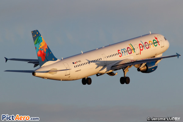 Airbus A321-211 (Small Planet Airlines Poland)