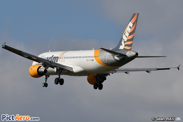 Airbus A320-212 (VLM Airlines)