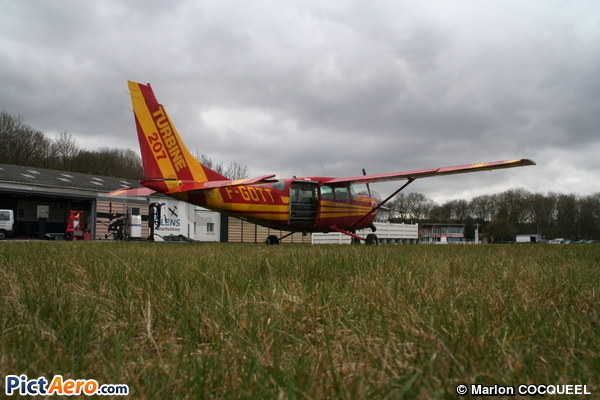Cessna 207 SOLOY TURBINE PAC (Ecole de Parachutisme du Centre Orléans Loiret)