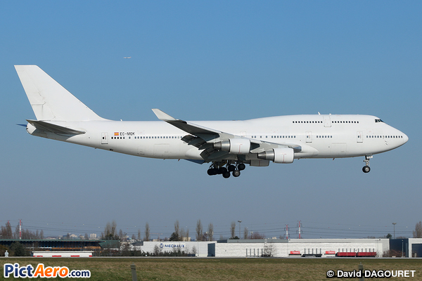 Boeing 747-4H6 (Wamos Air)