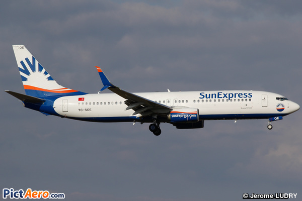 Boeing 737-8HC/WL (SunExpress)
