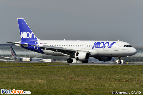 Airbus A320-211 (Joon)