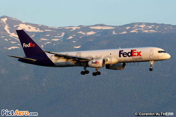 Boeing 757-2Y0 (FedEx)