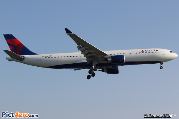 Airbus A330-302/HGW (Delta Air Lines)