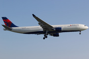 Airbus A330-302/HGW (N827NW)