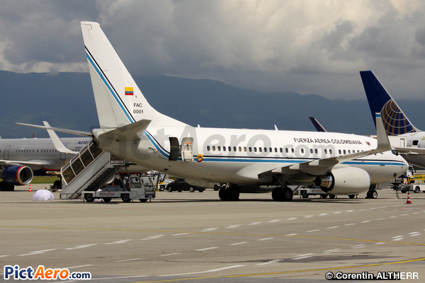 Boeing 737-74V/BBJ (Colombia - Air Force)