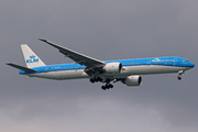 Boeing 777-306/ER (PH-BVS)