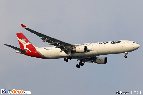 Airbus A330-303X (Qantas)
