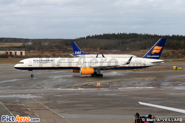Boeing 757-308/WL (Icelandair)