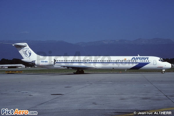 McDonnell Douglas MD-83 (DC-9-83) (AIRSUR)