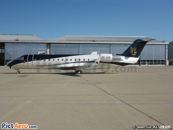 Bombardier Challenger 850 (Canadair CL-600-2B19 Challenger 850) (Execujet Flight Operations)