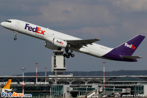 Boeing 757-236/SF (FedEx Express)