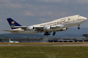 Boeing 747-3G1 (HZ-HM1A)