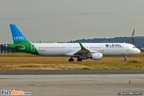 Airbus A321-211/WL (Level)