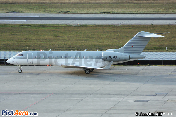 Bombardier BD-700-1A10 Global Express (MNG Jet)