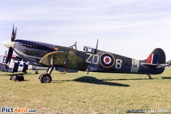 Supermarine Spitfire MkIXB (Old Flying Machine Company)