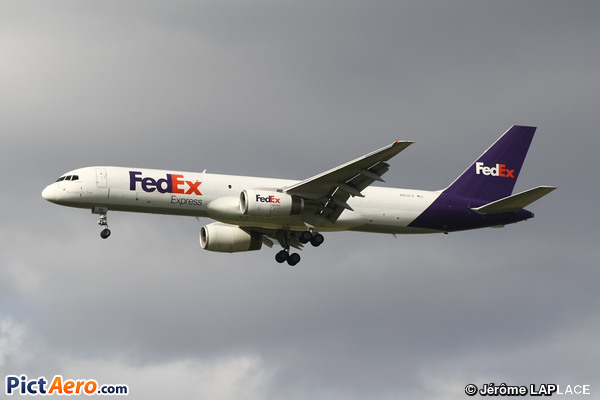 Boeing 757-28A/SF (FedEx Express)