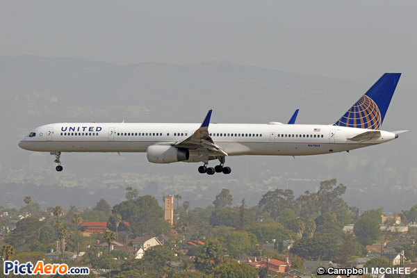 Boeing 757-33N/WL (United Airlines)