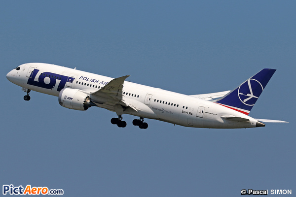 Boeing 787-8 Dreamliner (LOT Polish Airlines)