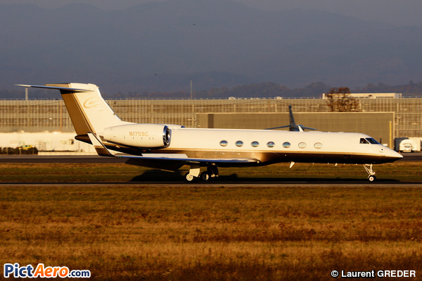 Gulfstream Aerospace G-550 (G-V-SP) (Private/Privé)