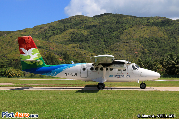 De Havilland Canada DHC-6-400 Twin Otter (Air Seychelles)
