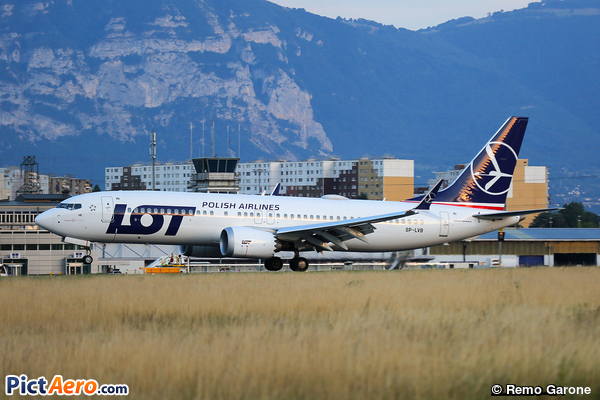Boeing 737-8 Max (LOT Polish Airlines)