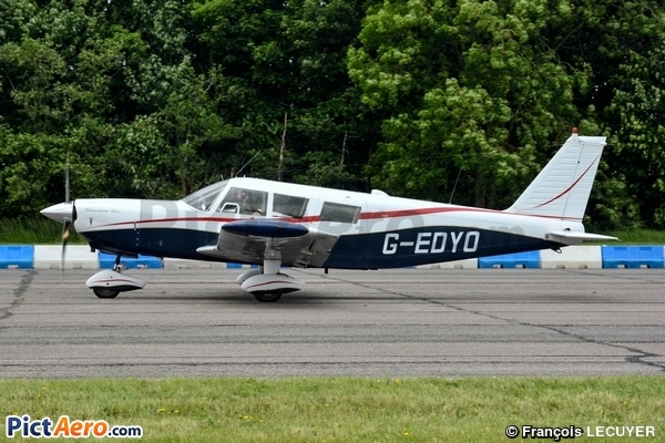 Piper PA-32-260 Cherokee Six (Private / Privé)