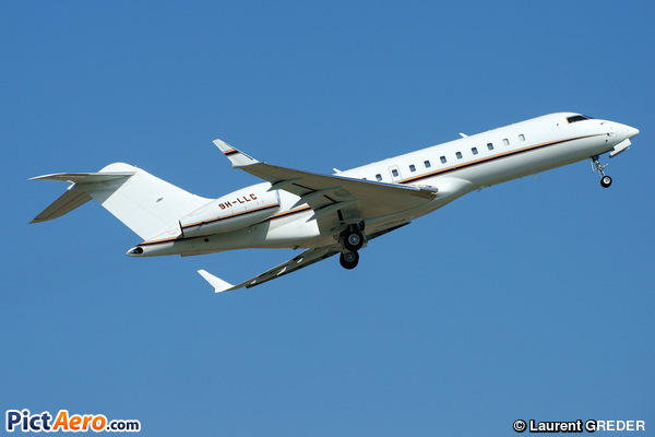 Bombardier BD-700-1A10 Global Express (Carre Aviation)