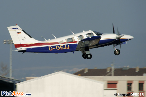 Piper PA-34-220T Seneca III (Private / Privé)