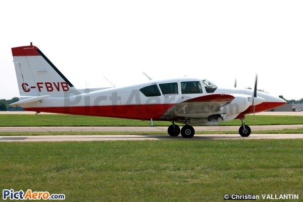 Piper PA-23-250 Aztec C (Private / Privé)