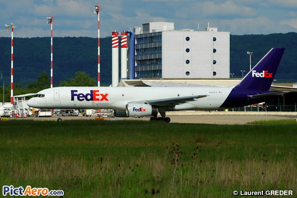 Boeing 757-204 SF (FedEx)
