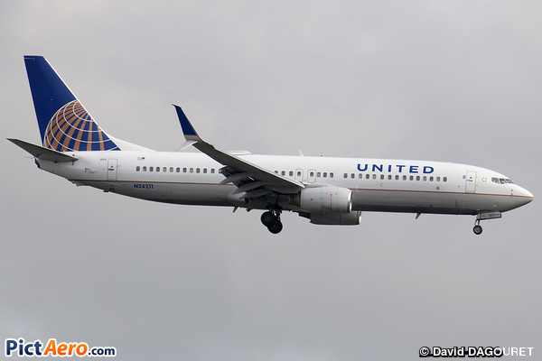 Boeing 737-824/WL (United Airlines)