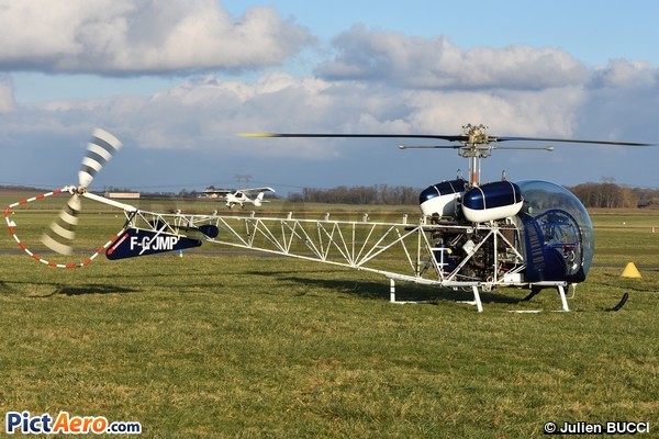 Bell 47G-4A  (Private / Privé)