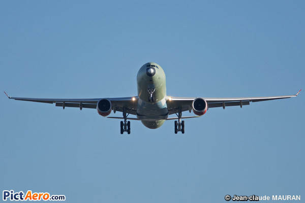 Airbus A330-323 (Lucky Air)